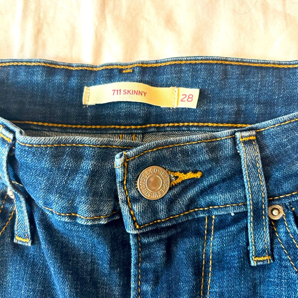 Women’s Levi’s 711 Skinny Jeans - Size 28. - EUC